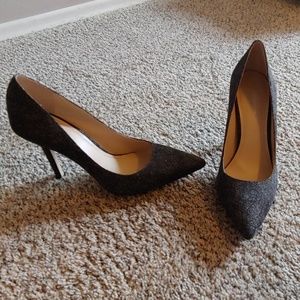 EUC BCBG Heather Gray pumps in size 8.5
